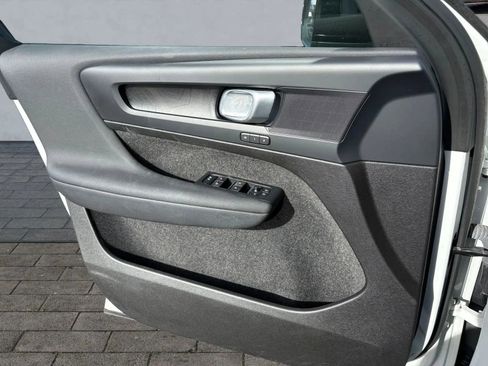 Used 2023 Volvo XC40 Recharge Plus image 10