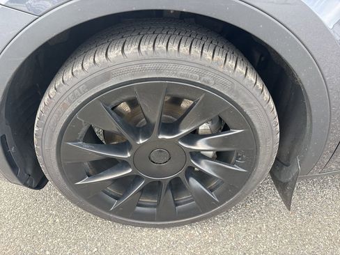 Used 2021 Tesla Model Y Long Range image 10