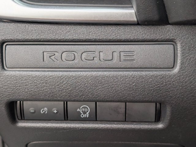 Used 2023 Nissan Rogue S AWD/4WD image 18