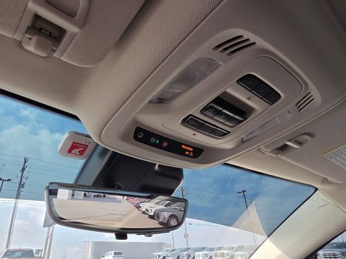 Used 2022 Buick Envision Avenir w/ Technology Package II image 22