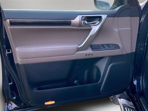 Used 2020 Lexus GX 460 Premium w/ Premium Package image 17