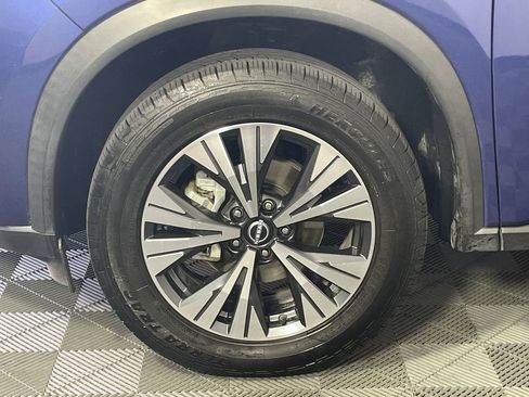 Used 2023 Nissan Rogue SV image 9