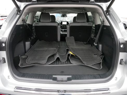 Certified 2023 Toyota Highlander XLE image 18