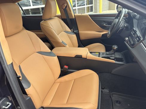 Certified 2025 Lexus ES 350 w/ Premium Package image 33