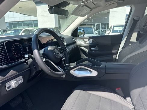 Used 2025 Mercedes-Benz GLS 450 4MATIC image 6