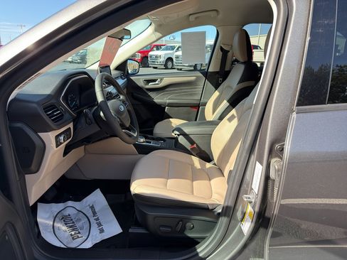 Used 2022 Ford Escape SEL image 9