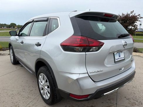 Used 2018 Nissan Rogue S AWD/4WD image 12