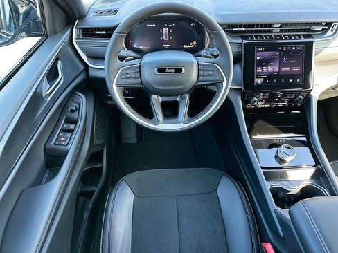 New 2025 Jeep Grand Cherokee 4WD image 15