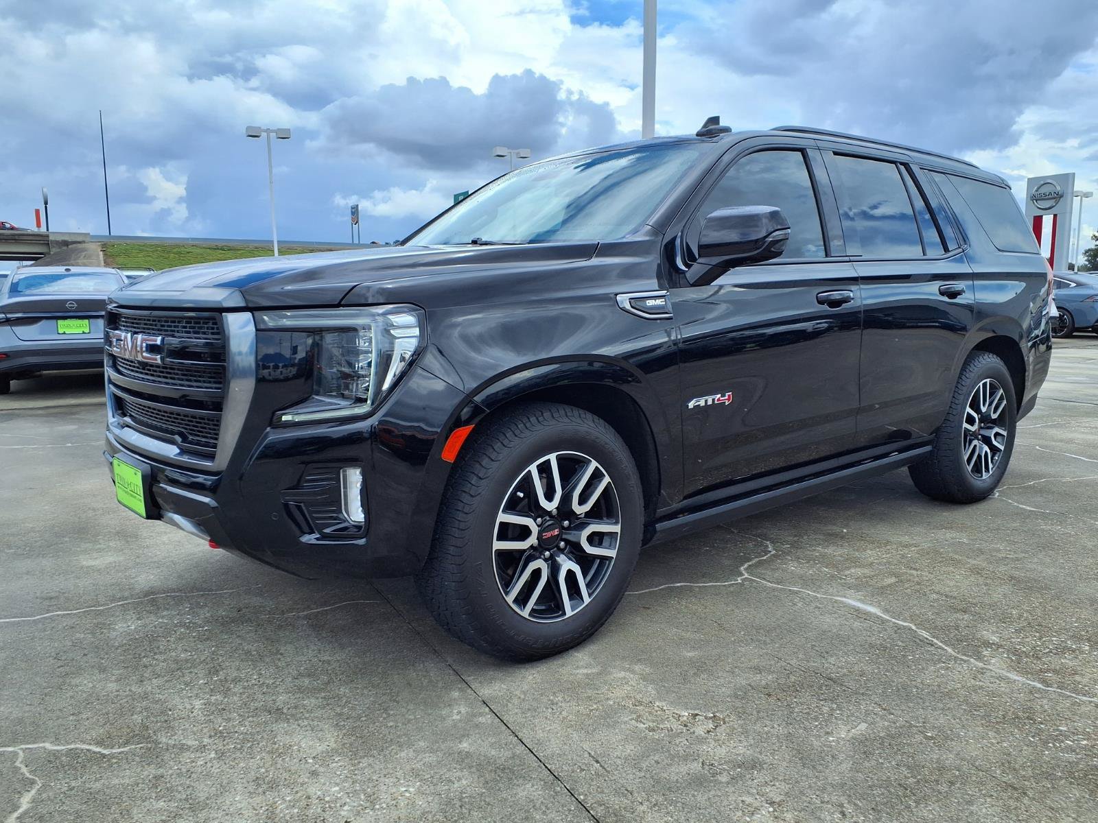 Used 2023 GMC Yukon AT4 AWD/4WD image 6