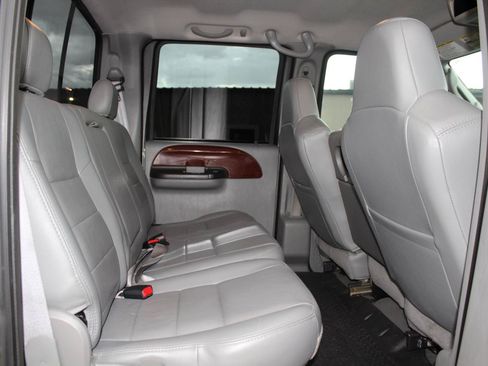 Used 2005 Ford F350 Lariat AWD/4WD image 23