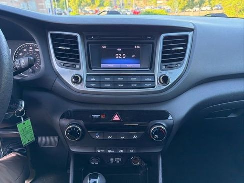 Used 2018 Hyundai Tucson SE AWD/4WD image 21