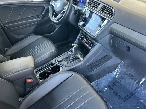 Used 2024 Volkswagen Tiguan SE AWD/4WD image 18