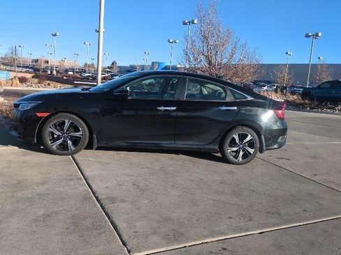 Used 2017 Honda Civic Touring image 3