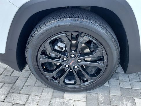 Used 2022 GMC Terrain SLT w/ Tech Package FWD image 13