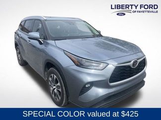 Used 2022 Toyota Highlander XLE video 1