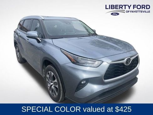 Used 2022 Toyota Highlander XLE image 1