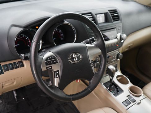 Used 2012 Toyota Highlander SE w/ Tow Pkg AWD/4WD image 19