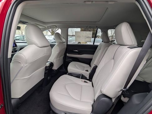 New 2026 Toyota Grand Highlander Platinum image 15