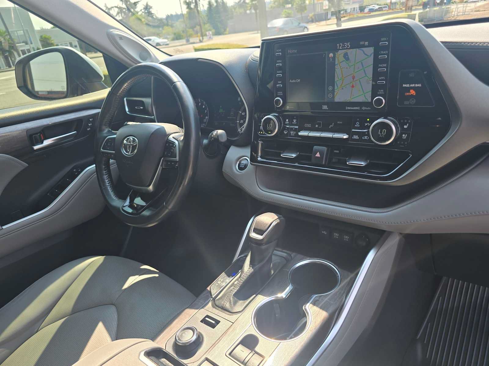Used 2021 Toyota Highlander Limited AWD/4WD image 10
