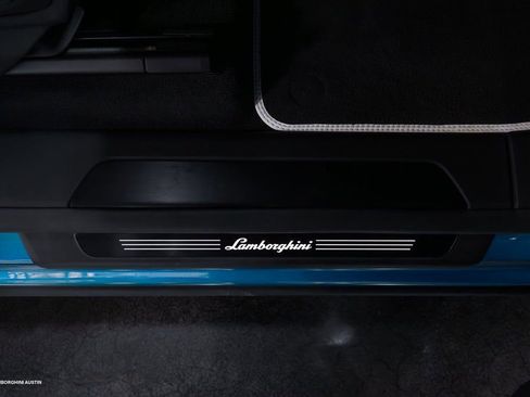 Used 2025 Lamborghini Urus SE image 53