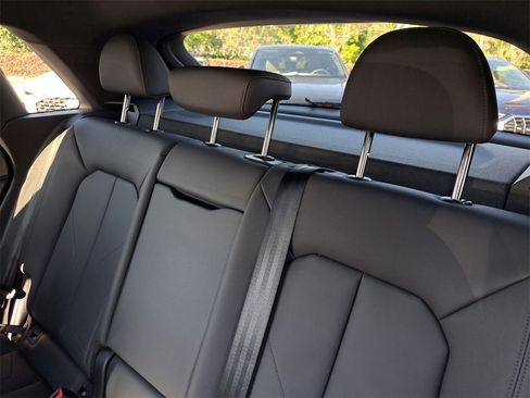 New 2025 Audi Q3 2.0T Premium image 28
