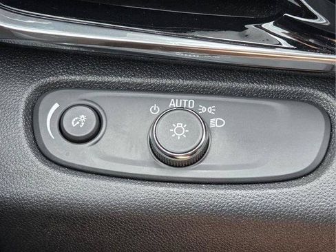 Used 2025 Buick Envista Avenir FWD image 30