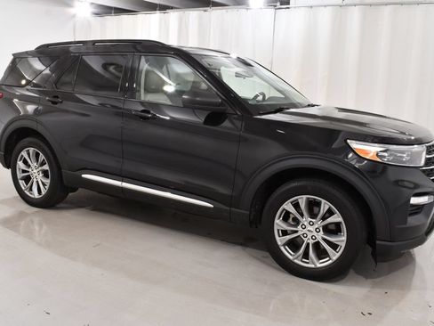 Used 2022 Ford Explorer XLT w/ Equipment Group 202A AWD/4WD image 5
