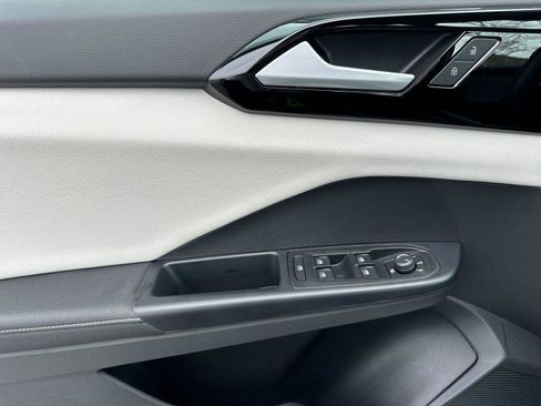 Used 2025 Volkswagen Taos S image 10