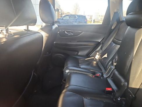 Used 2018 Nissan Rogue SV image 7