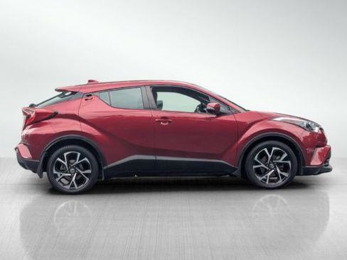 Used 2018 Toyota C-HR XLE FWD image 3