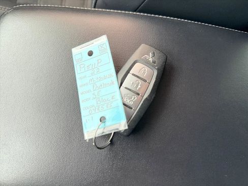 Used 2022 Mitsubishi Outlander SE image 27