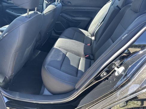 Used 2024 Nissan Altima 2.5 SV w/ SV Premium Package FWD image 17