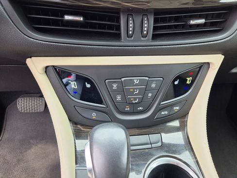 Used 2019 Buick Envision Essence AWD/4WD image 17