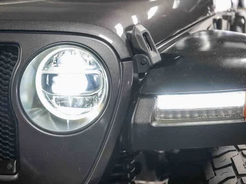 Used 2019 Jeep Wrangler Unlimited Sport image 4