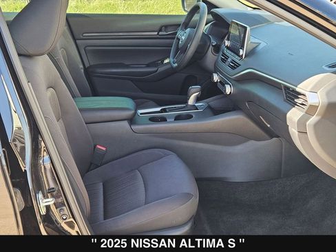 Used 2025 Nissan Altima 2.5 S FWD image 28