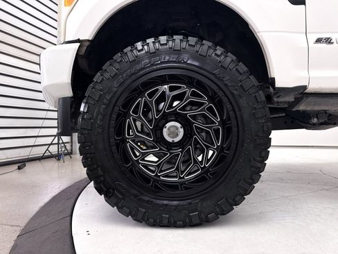 Used 2017 Ford F250 Lariat w/ Lariat Ultimate Package AWD/4WD image 12