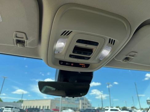 Used 2023 Buick Envision Avenir FWD image 22