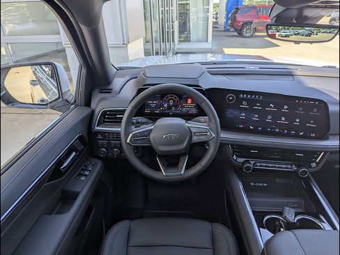 New 2026 Chevrolet Suburban Z71 w/ Z71 Off-Road Package AWD/4WD image 3