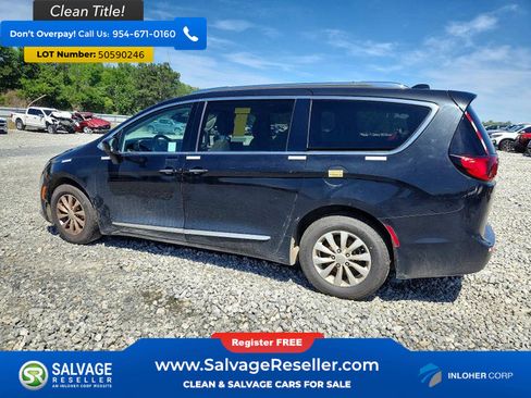 Used 2019 Chrysler Pacifica Touring-L FWD image 3