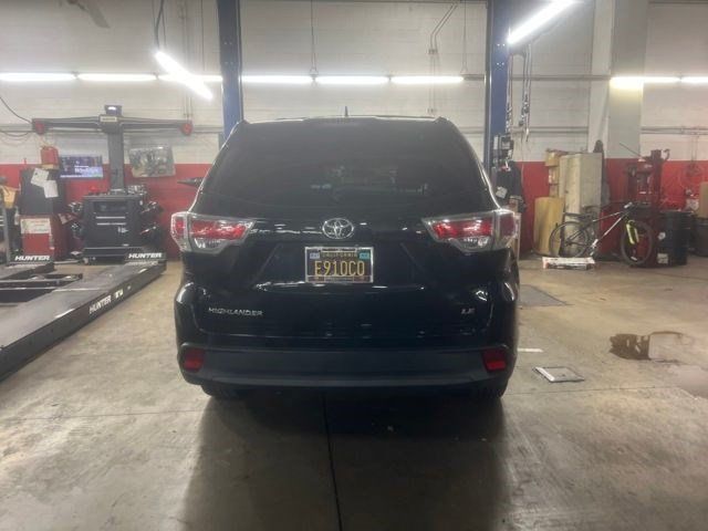 Used 2016 Toyota Highlander Plus FWD image 2