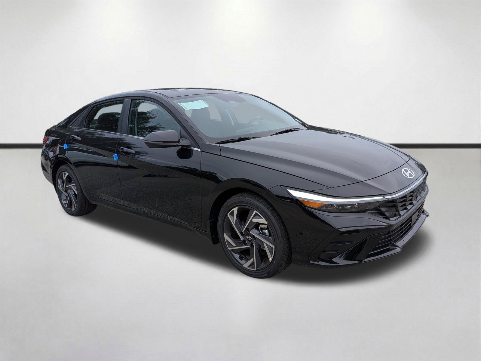 New 2026 Hyundai Elantra Limited FWD image 2