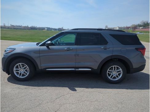 New 2025 Ford Explorer Active image 4