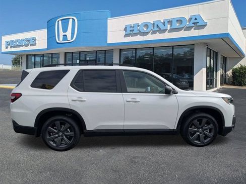 New 2026 Honda Pilot Sport image 3