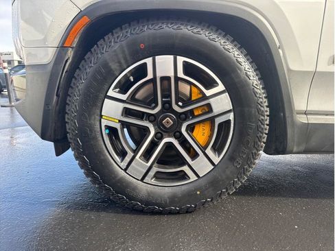 Used 2023 Rivian R1S Adventure image 9