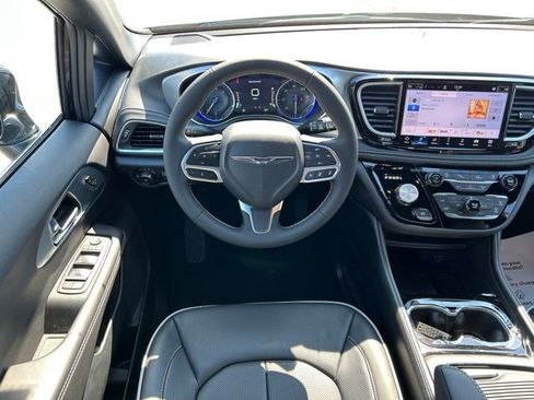 New 2026 Chrysler Pacifica Limited AWD/4WD image 26