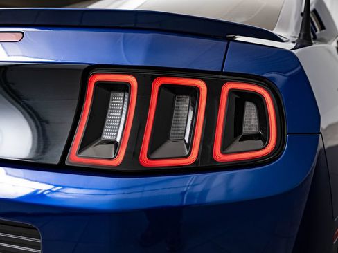 Used 2013 Ford Mustang GT Premium w/ Electronics Pkg RWD image 9