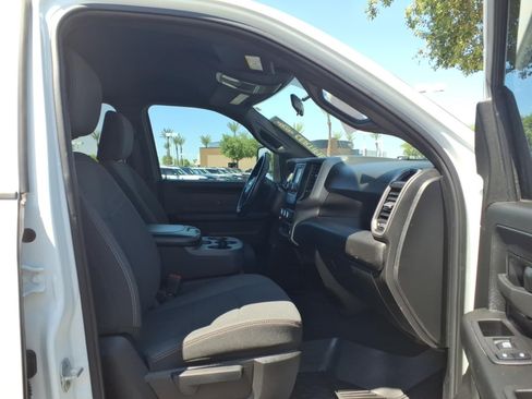 Used 2024 RAM 2500 Tradesman w/ Chrome Appearance Group AWD/4WD image 11