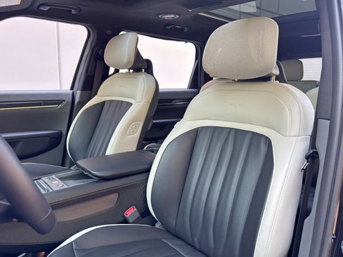 Used 2025 Kia EV9 GT-Line AWD/4WD image 43