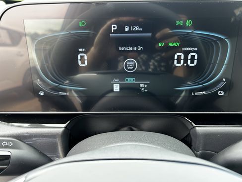 New 2025 Kia Niro EX Touring image 30