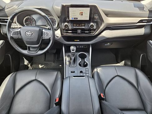 Used 2023 Toyota Highlander XLE FWD image 19